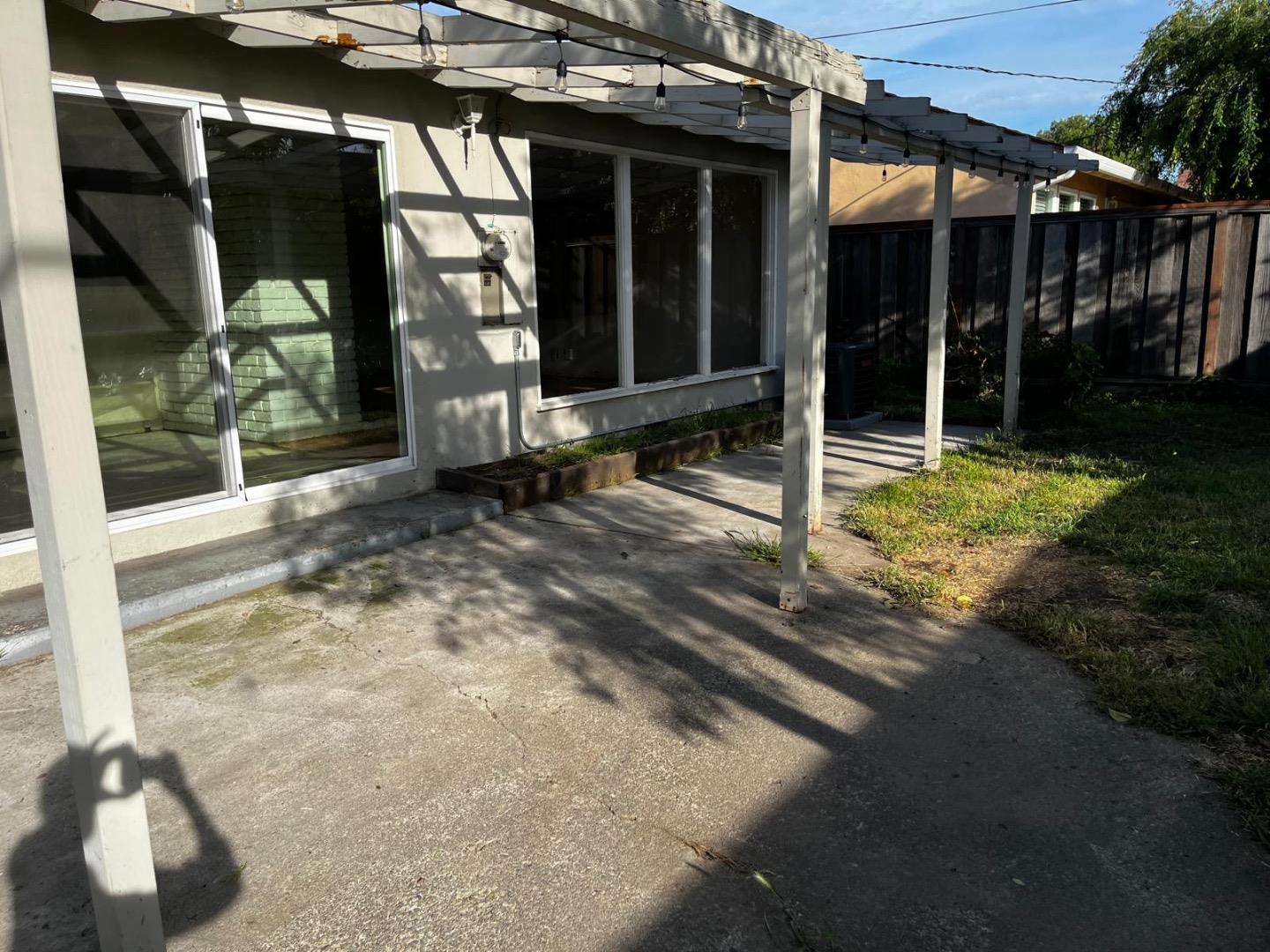 Detail Gallery Image 6 of 8 For 4867 Little Branham Ln, San Jose,  CA 95124 - 3 Beds | 2 Baths