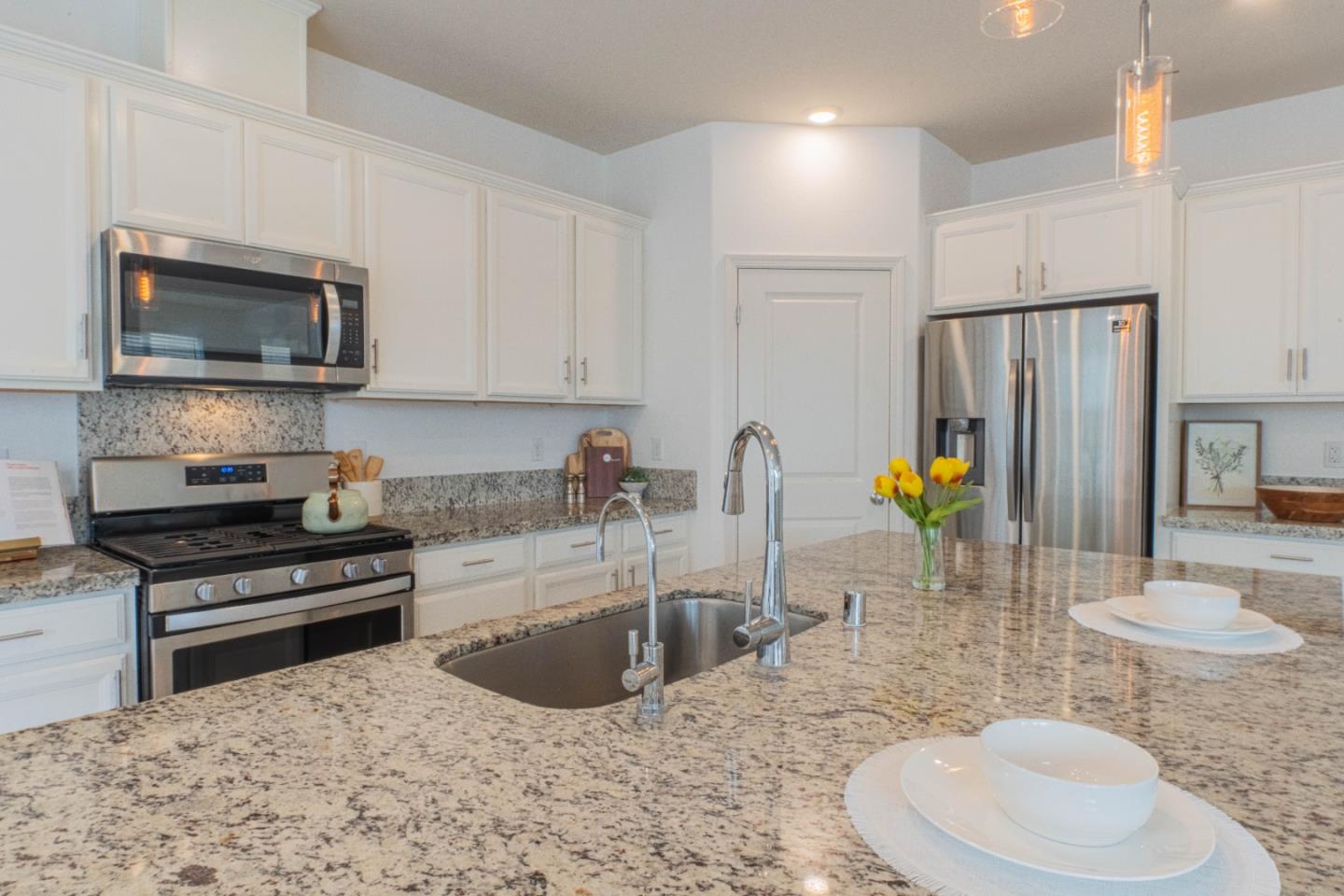 Detail Gallery Image 12 of 49 For 1073 Sardinia Dr, Salinas,  CA 93905 - 4 Beds | 2/1 Baths