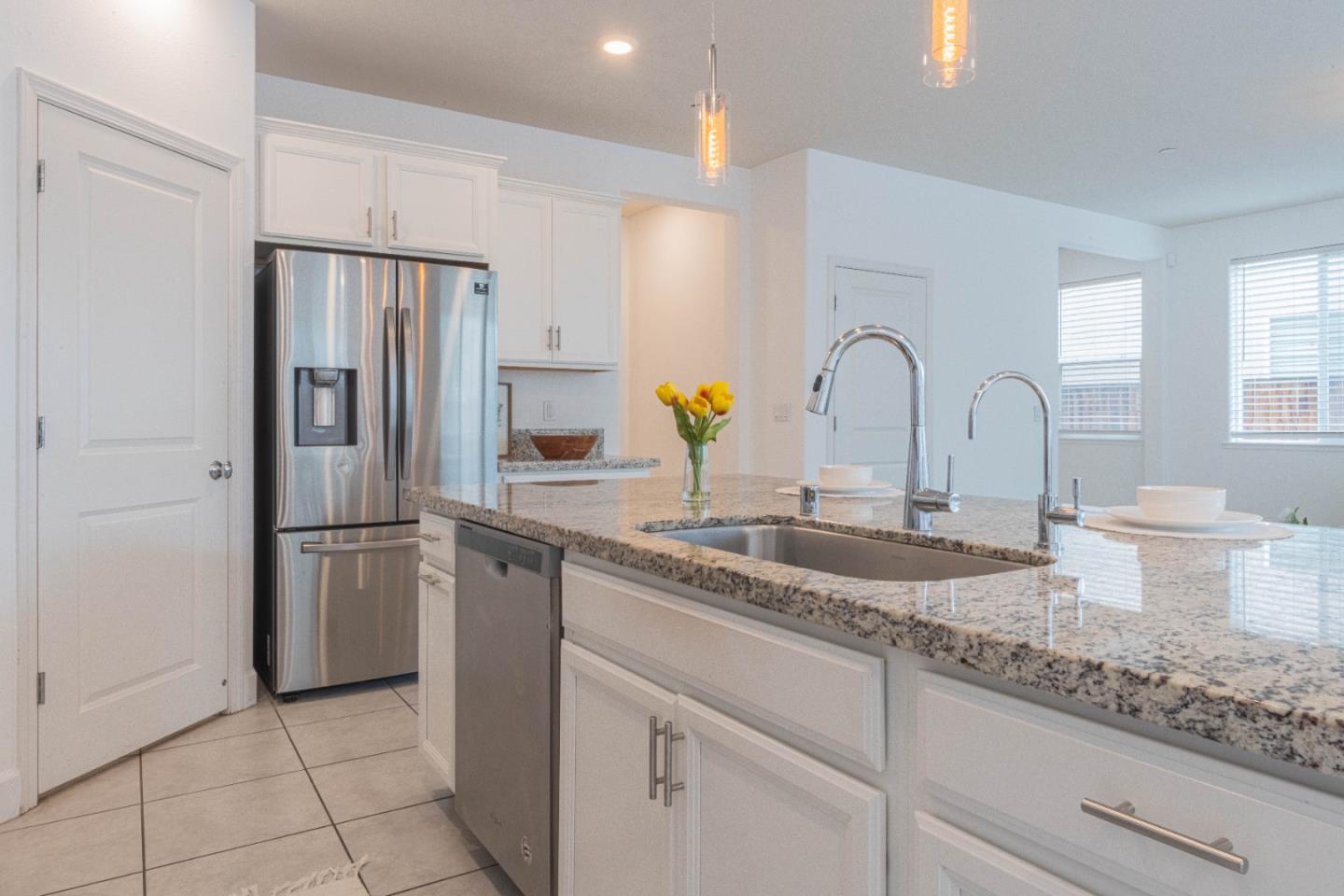 Detail Gallery Image 14 of 49 For 1073 Sardinia Dr, Salinas,  CA 93905 - 4 Beds | 2/1 Baths