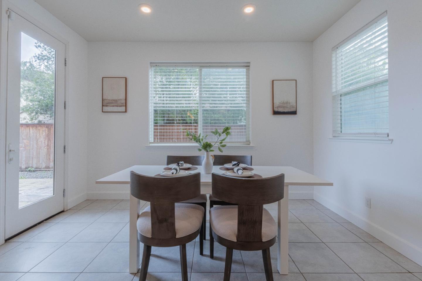 Detail Gallery Image 16 of 49 For 1073 Sardinia Dr, Salinas,  CA 93905 - 4 Beds | 2/1 Baths