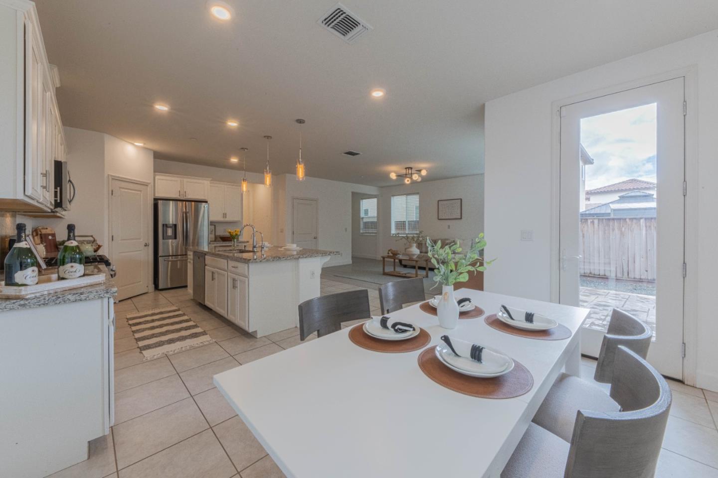 Detail Gallery Image 17 of 49 For 1073 Sardinia Dr, Salinas,  CA 93905 - 4 Beds | 2/1 Baths