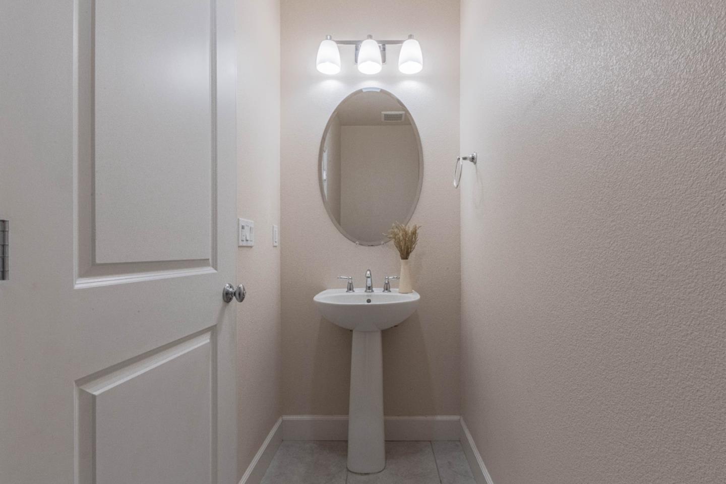 Detail Gallery Image 23 of 49 For 1073 Sardinia Dr, Salinas,  CA 93905 - 4 Beds | 2/1 Baths