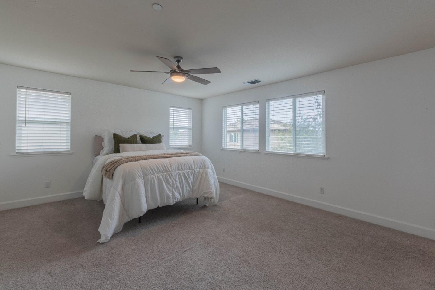 Detail Gallery Image 28 of 49 For 1073 Sardinia Dr, Salinas,  CA 93905 - 4 Beds | 2/1 Baths