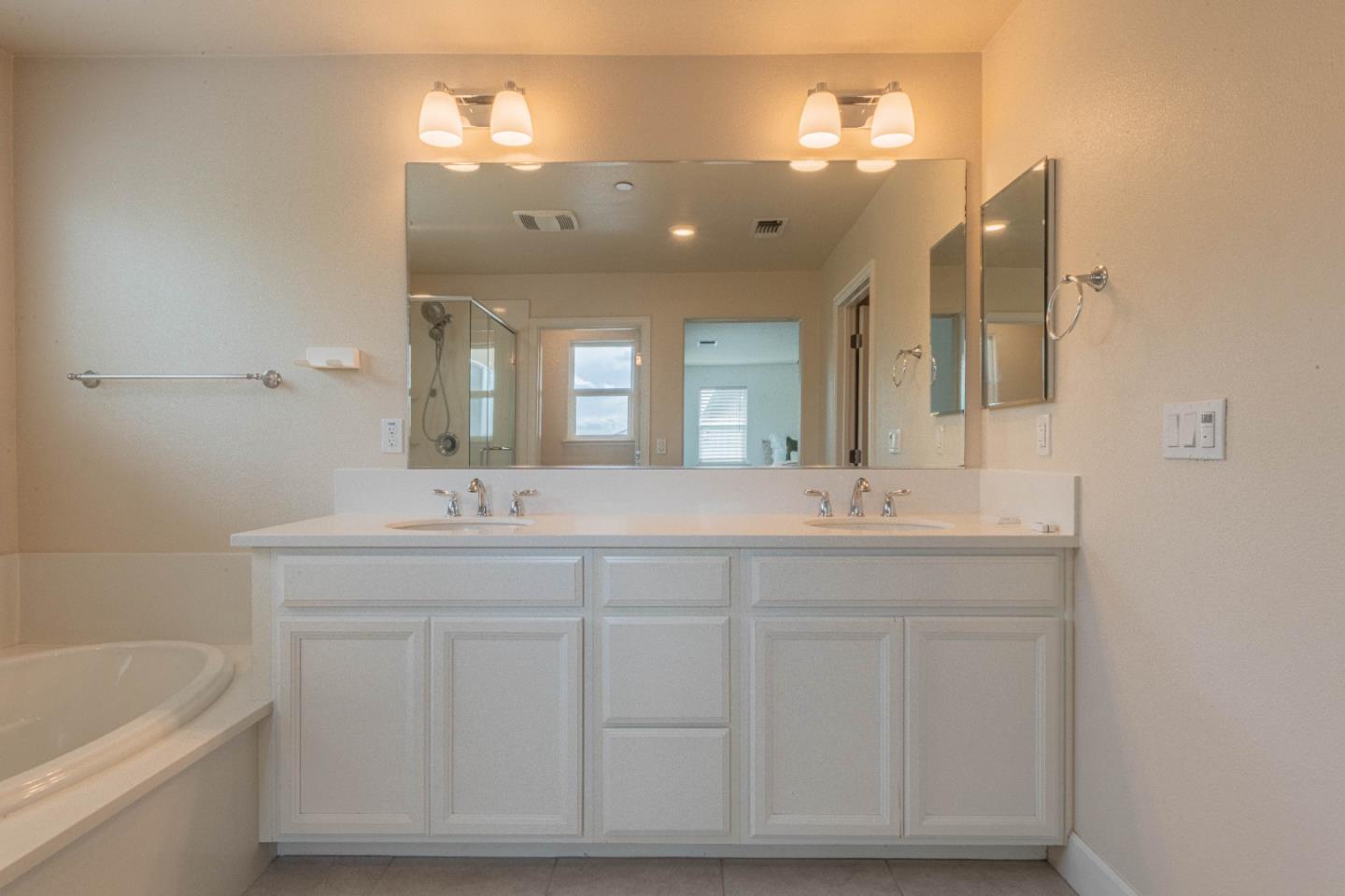 Detail Gallery Image 31 of 49 For 1073 Sardinia Dr, Salinas,  CA 93905 - 4 Beds | 2/1 Baths