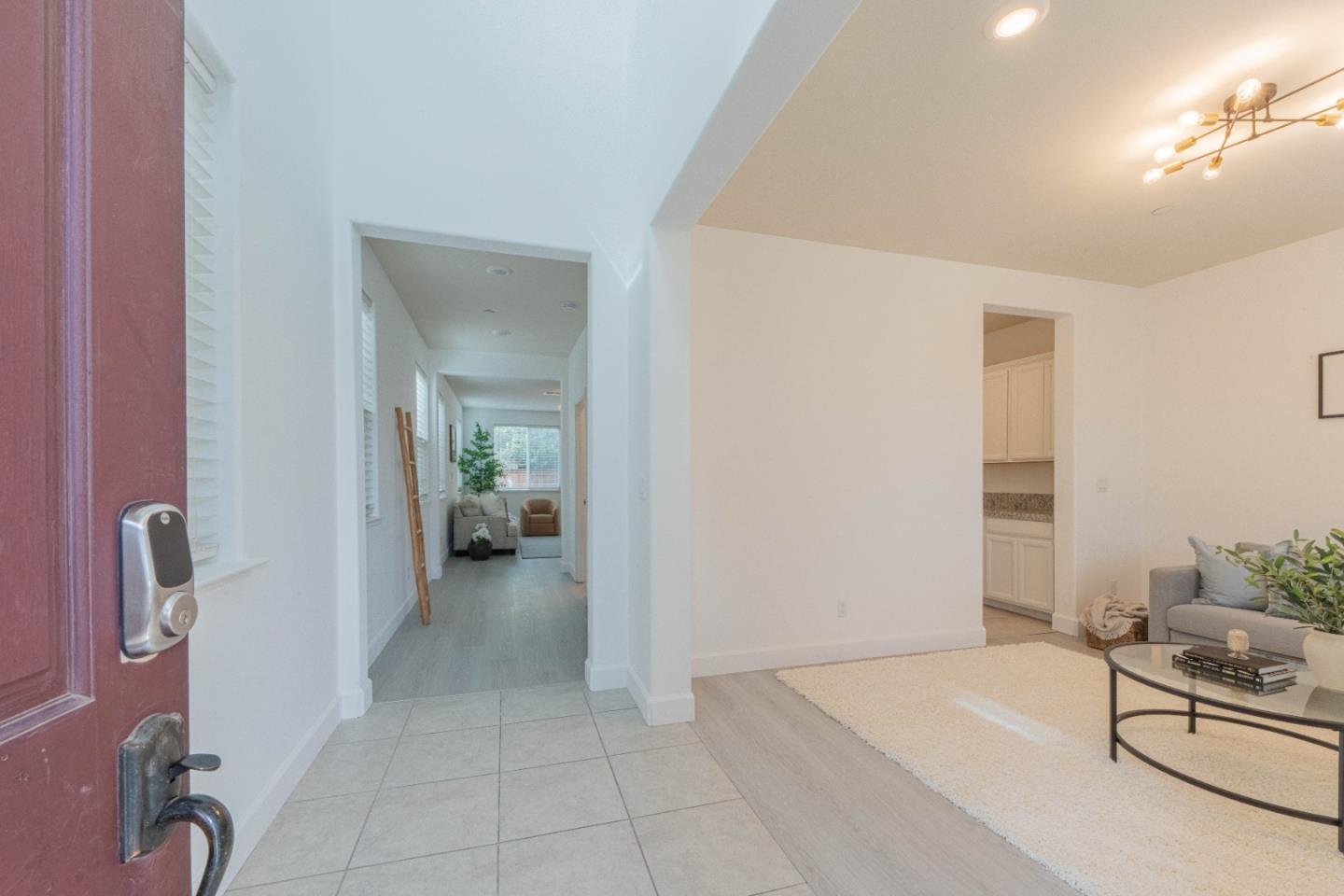 Detail Gallery Image 4 of 49 For 1073 Sardinia Dr, Salinas,  CA 93905 - 4 Beds | 2/1 Baths