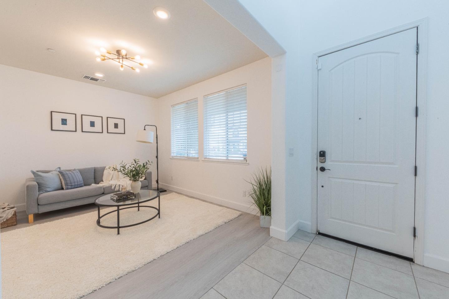 Detail Gallery Image 5 of 49 For 1073 Sardinia Dr, Salinas,  CA 93905 - 4 Beds | 2/1 Baths