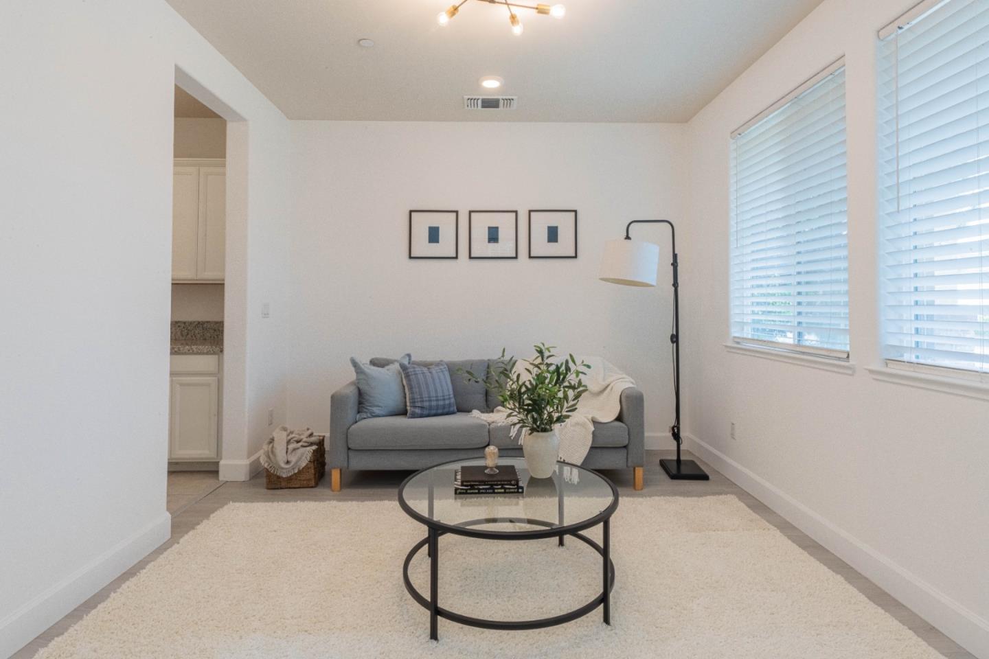 Detail Gallery Image 6 of 49 For 1073 Sardinia Dr, Salinas,  CA 93905 - 4 Beds | 2/1 Baths