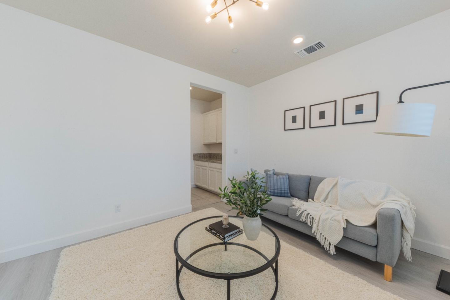 Detail Gallery Image 7 of 49 For 1073 Sardinia Dr, Salinas,  CA 93905 - 4 Beds | 2/1 Baths