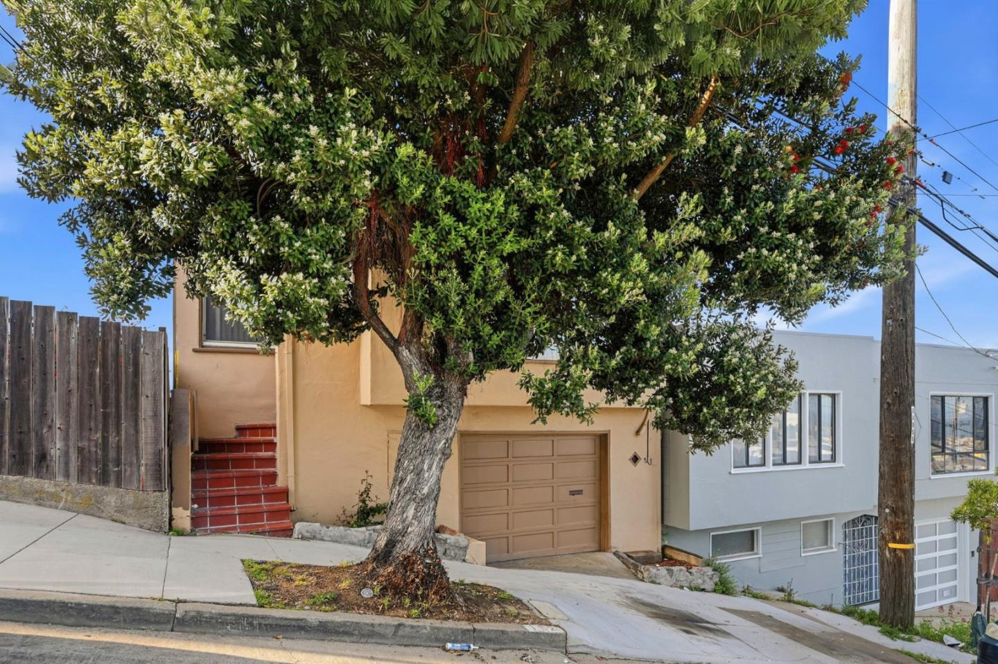 Detail Gallery Image 3 of 40 For 152 Ordway St, San Francisco,  CA 94134 - 2 Beds | 1 Baths