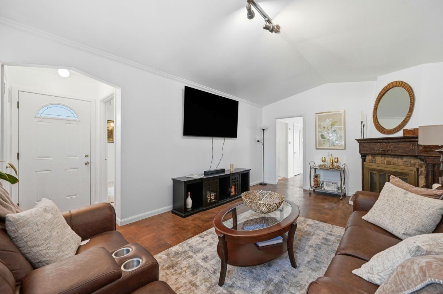 Detail Gallery Image 8 of 40 For 152 Ordway St, San Francisco,  CA 94134 - 2 Beds | 1 Baths