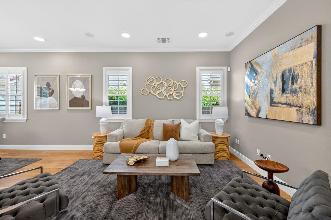 Detail Gallery Image 11 of 71 For 718 Timberpine Ave, Sunnyvale,  CA 94086 - 5 Beds | 3/1 Baths