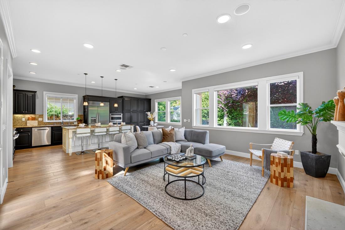 Detail Gallery Image 13 of 71 For 718 Timberpine Ave, Sunnyvale,  CA 94086 - 5 Beds | 3/1 Baths