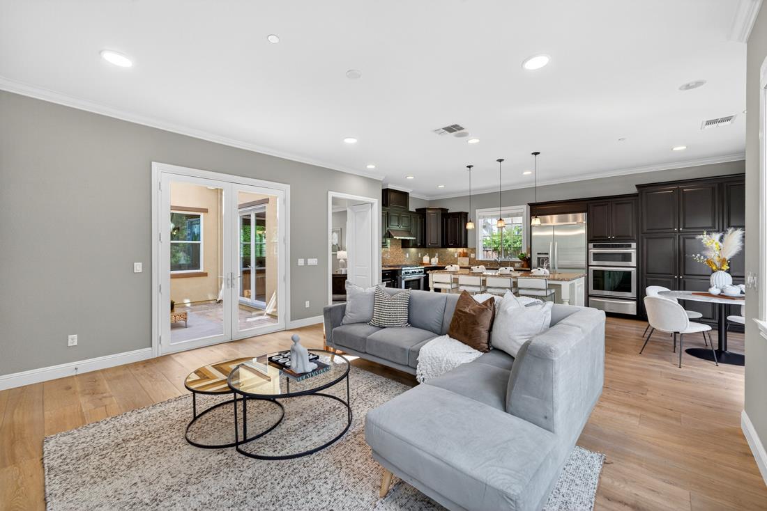 Detail Gallery Image 14 of 71 For 718 Timberpine Ave, Sunnyvale,  CA 94086 - 5 Beds | 3/1 Baths