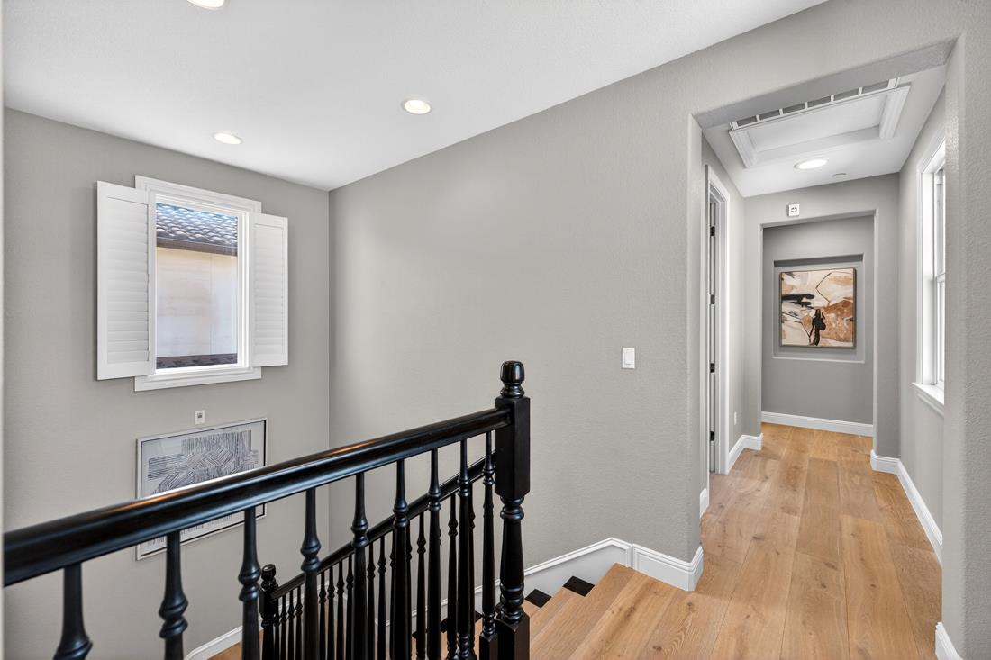 Detail Gallery Image 32 of 71 For 718 Timberpine Ave, Sunnyvale,  CA 94086 - 5 Beds | 3/1 Baths