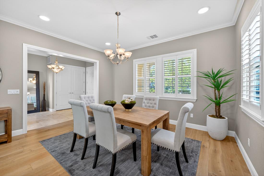 Detail Gallery Image 8 of 71 For 718 Timberpine Ave, Sunnyvale,  CA 94086 - 5 Beds | 3/1 Baths