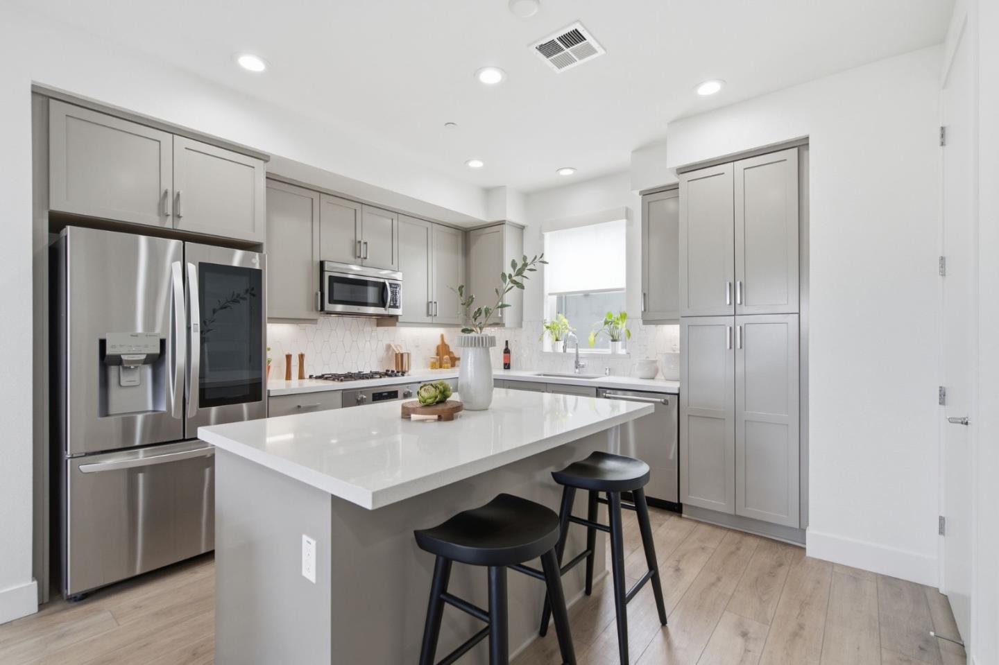 Detail Gallery Image 10 of 40 For 2637 Bantry Ct, South San Francisco,  CA 94080 - 3 Beds | 3/1 Baths