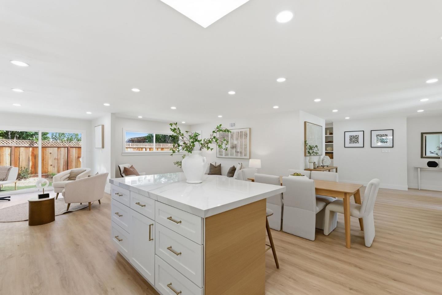 Detail Gallery Image 10 of 29 For 929 Constitution Dr, Foster City,  CA 94404 - 3 Beds | 3 Baths