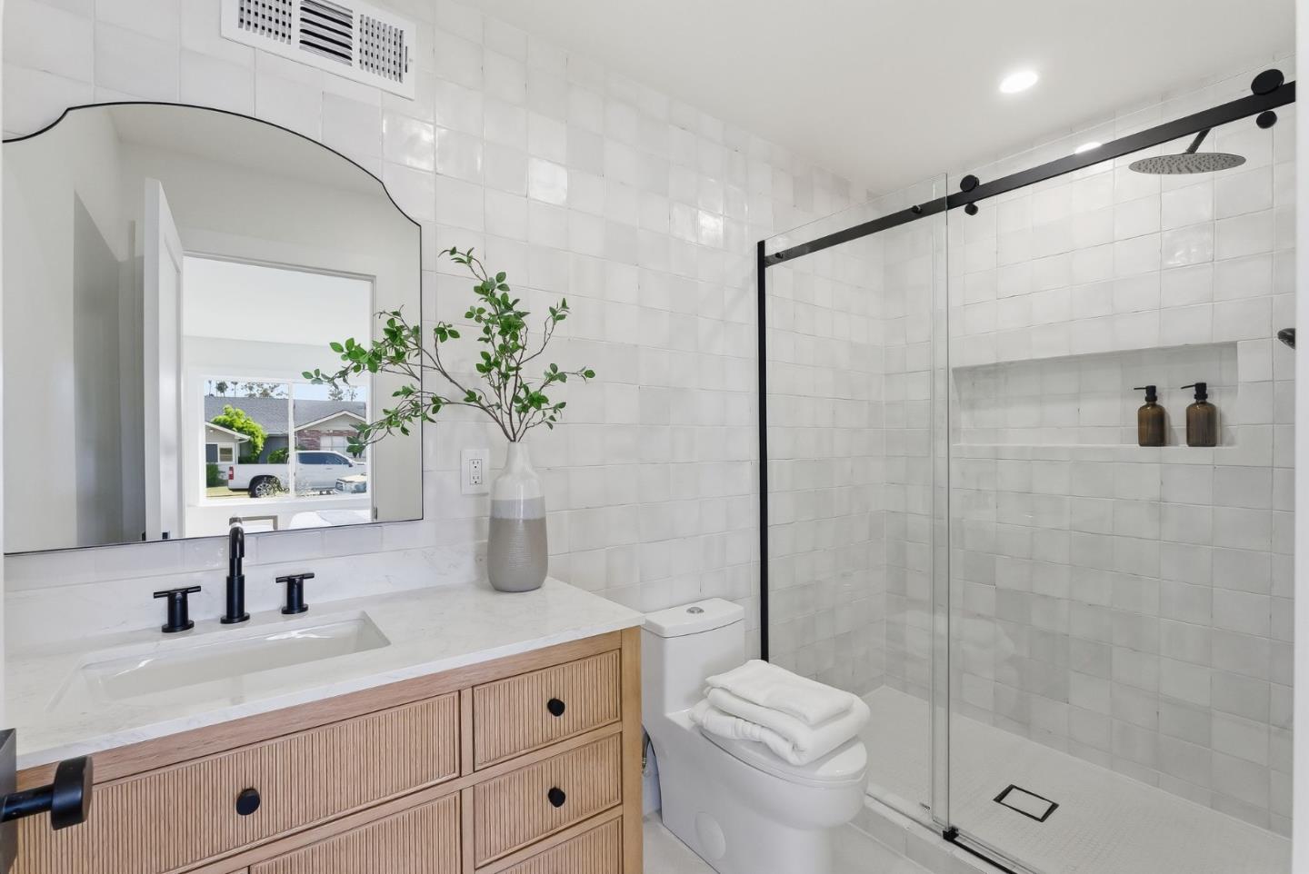 Detail Gallery Image 25 of 29 For 929 Constitution Dr, Foster City,  CA 94404 - 3 Beds | 3 Baths