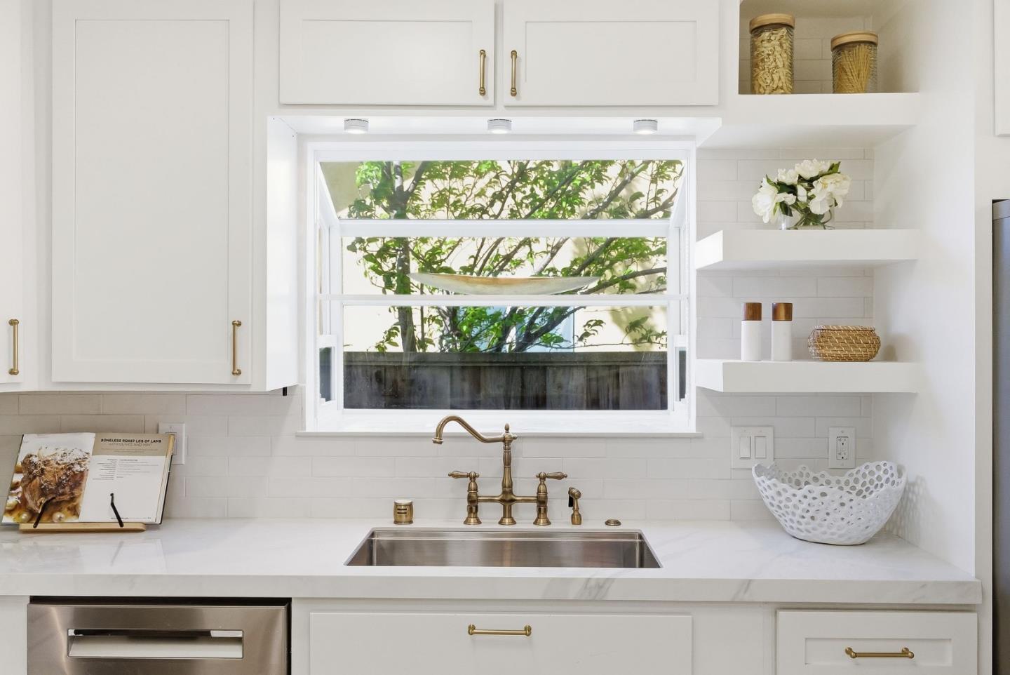 Detail Gallery Image 8 of 29 For 929 Constitution Dr, Foster City,  CA 94404 - 3 Beds | 3 Baths