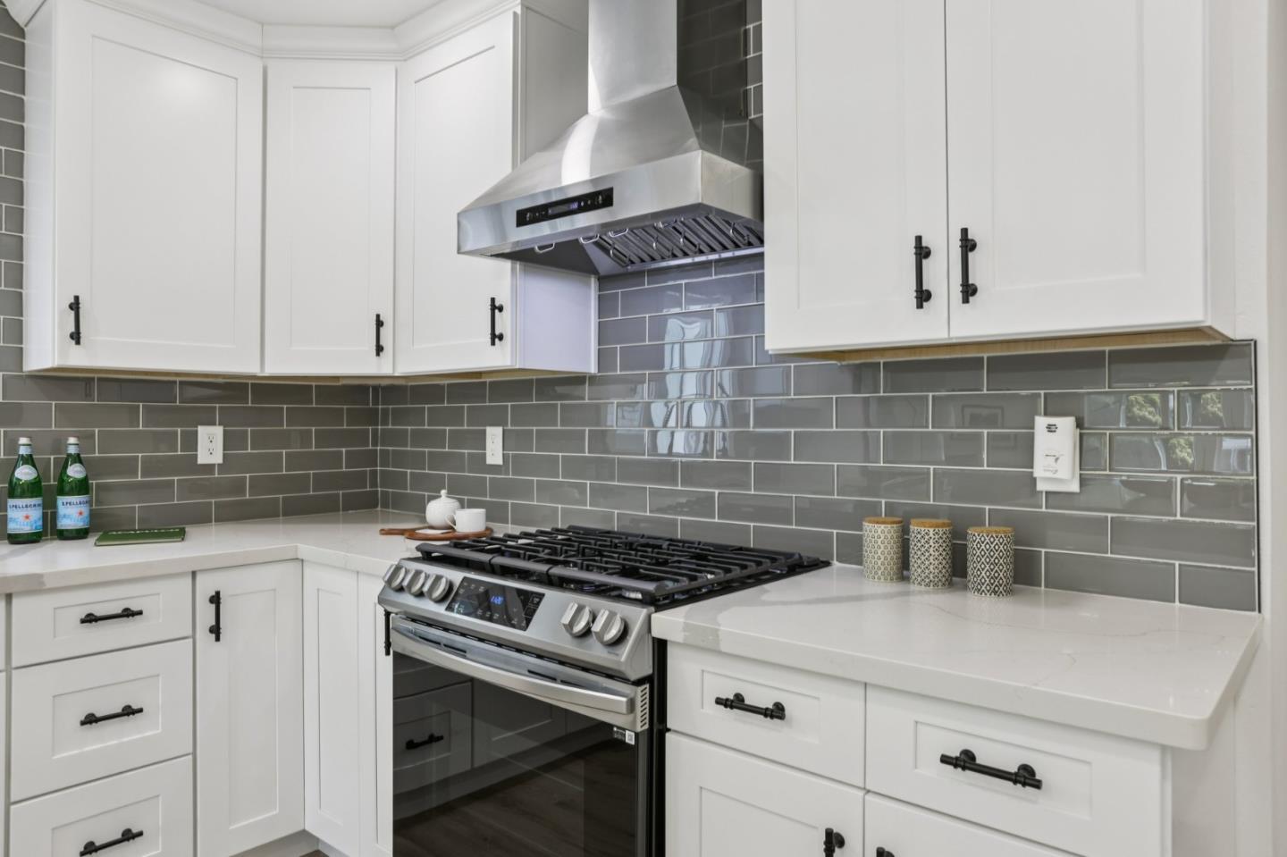 Detail Gallery Image 11 of 30 For 551 Newbridge St, Menlo Park,  CA 94025 - 3 Beds | 2 Baths