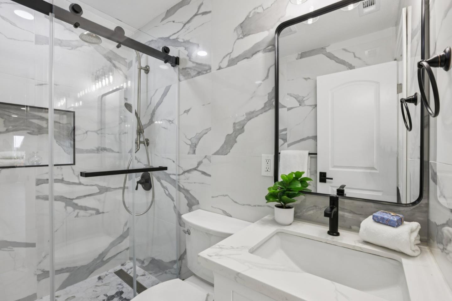 Detail Gallery Image 13 of 30 For 551 Newbridge St, Menlo Park,  CA 94025 - 3 Beds | 2 Baths