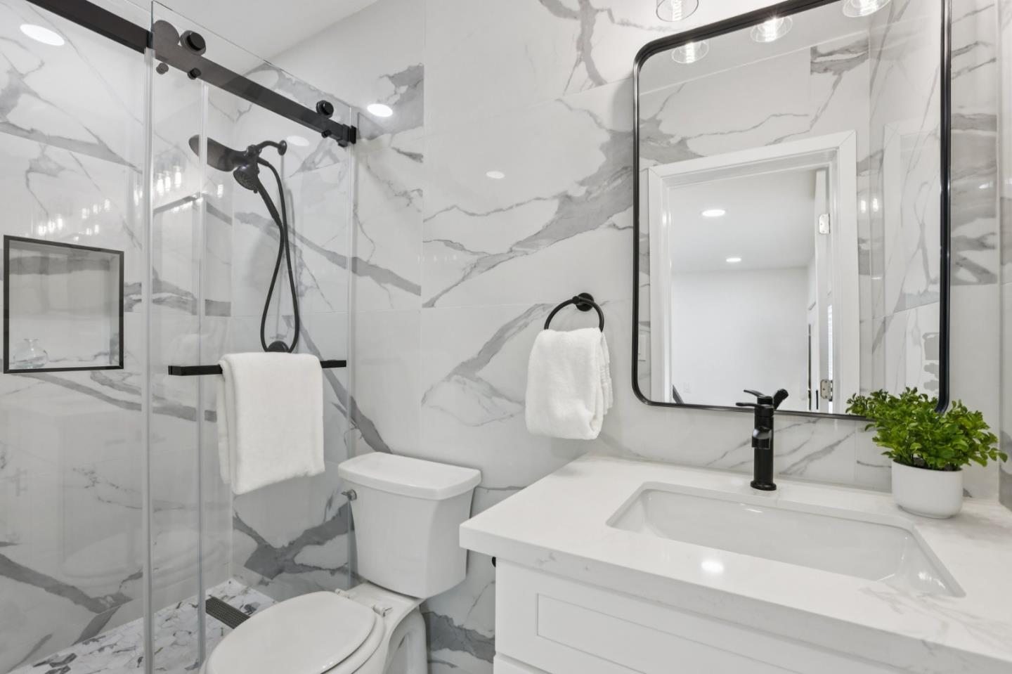 Detail Gallery Image 16 of 30 For 551 Newbridge St, Menlo Park,  CA 94025 - 3 Beds | 2 Baths