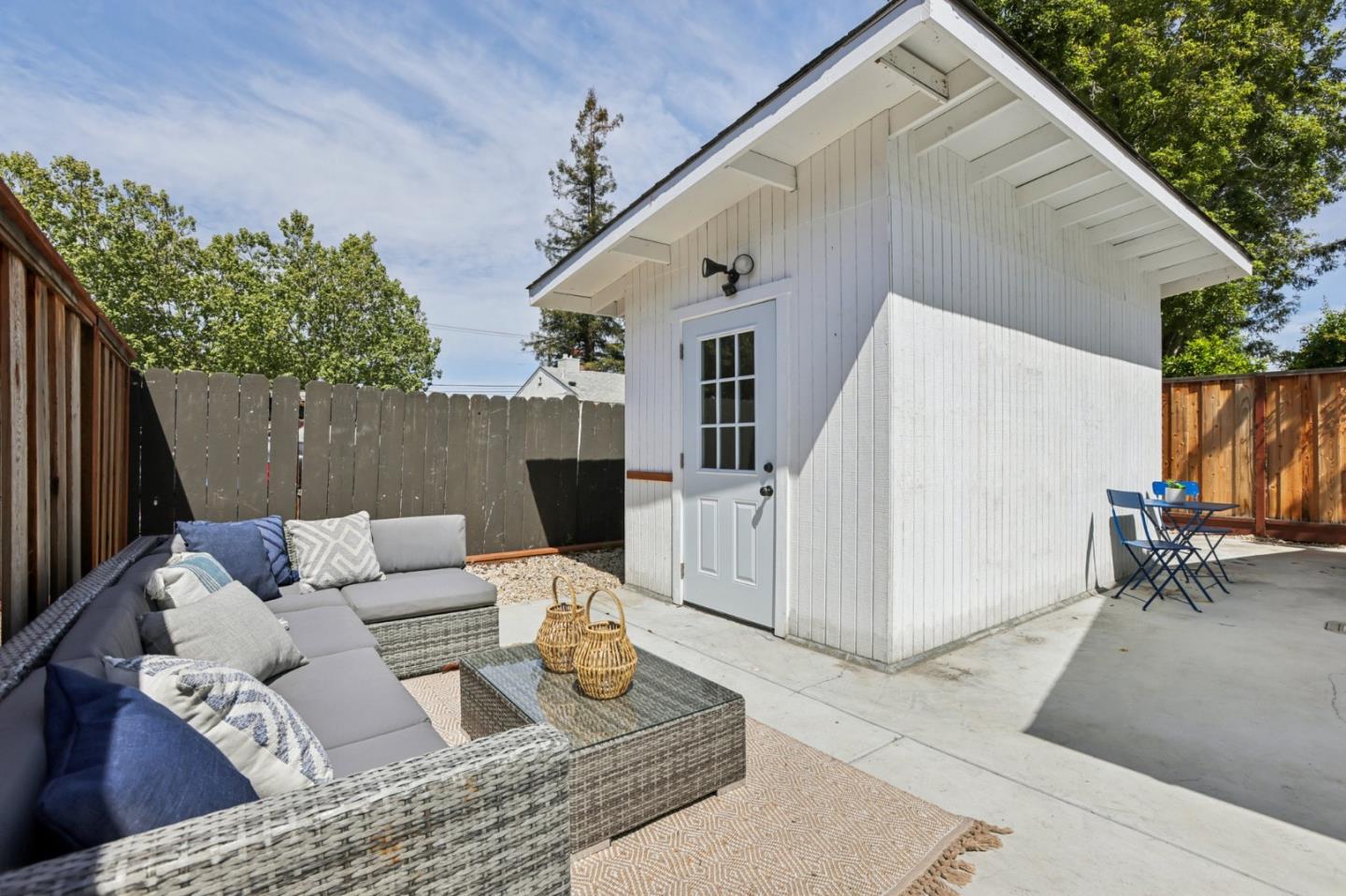 Detail Gallery Image 21 of 30 For 551 Newbridge St, Menlo Park,  CA 94025 - 3 Beds | 2 Baths