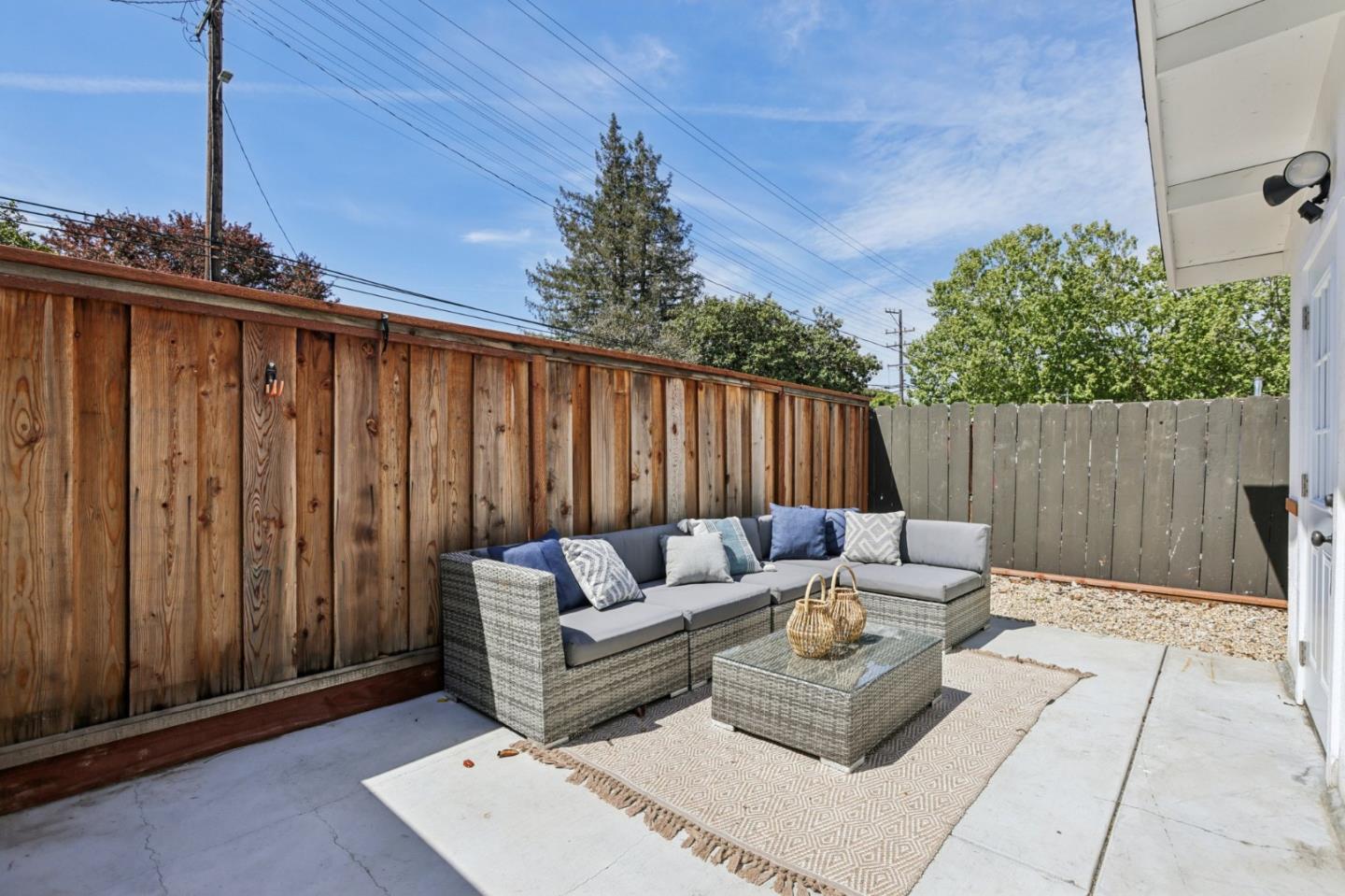 Detail Gallery Image 22 of 30 For 551 Newbridge St, Menlo Park,  CA 94025 - 3 Beds | 2 Baths