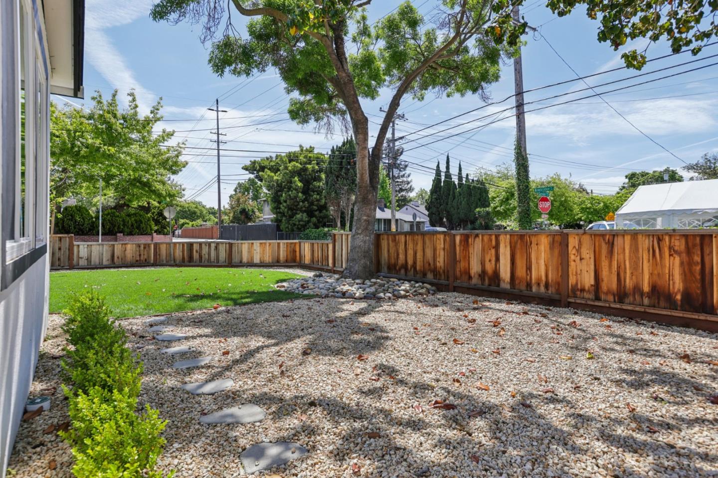 Detail Gallery Image 24 of 30 For 551 Newbridge St, Menlo Park,  CA 94025 - 3 Beds | 2 Baths