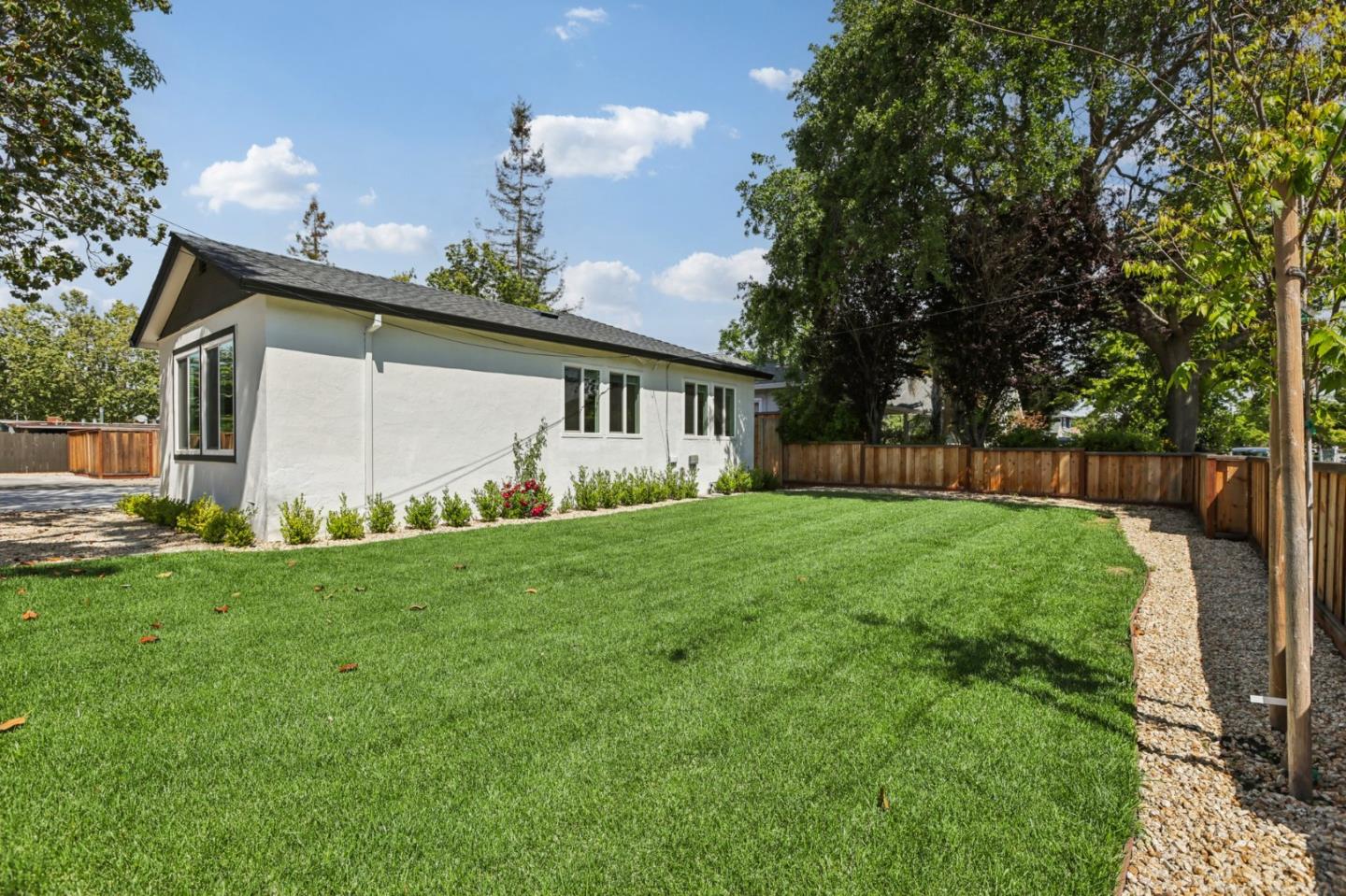 Detail Gallery Image 25 of 30 For 551 Newbridge St, Menlo Park,  CA 94025 - 3 Beds | 2 Baths