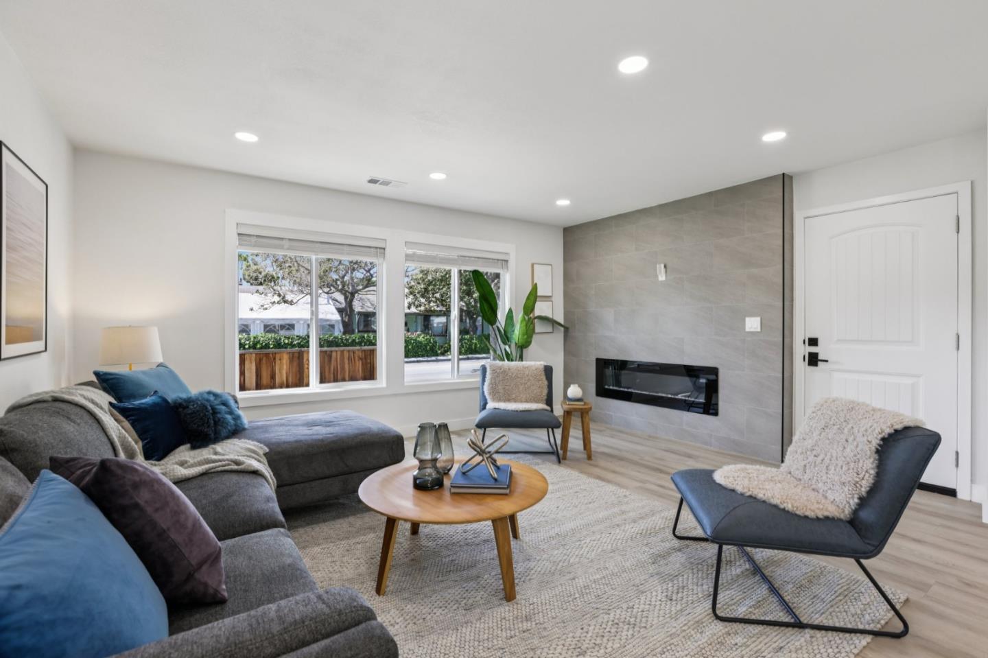 Detail Gallery Image 5 of 30 For 551 Newbridge St, Menlo Park,  CA 94025 - 3 Beds | 2 Baths