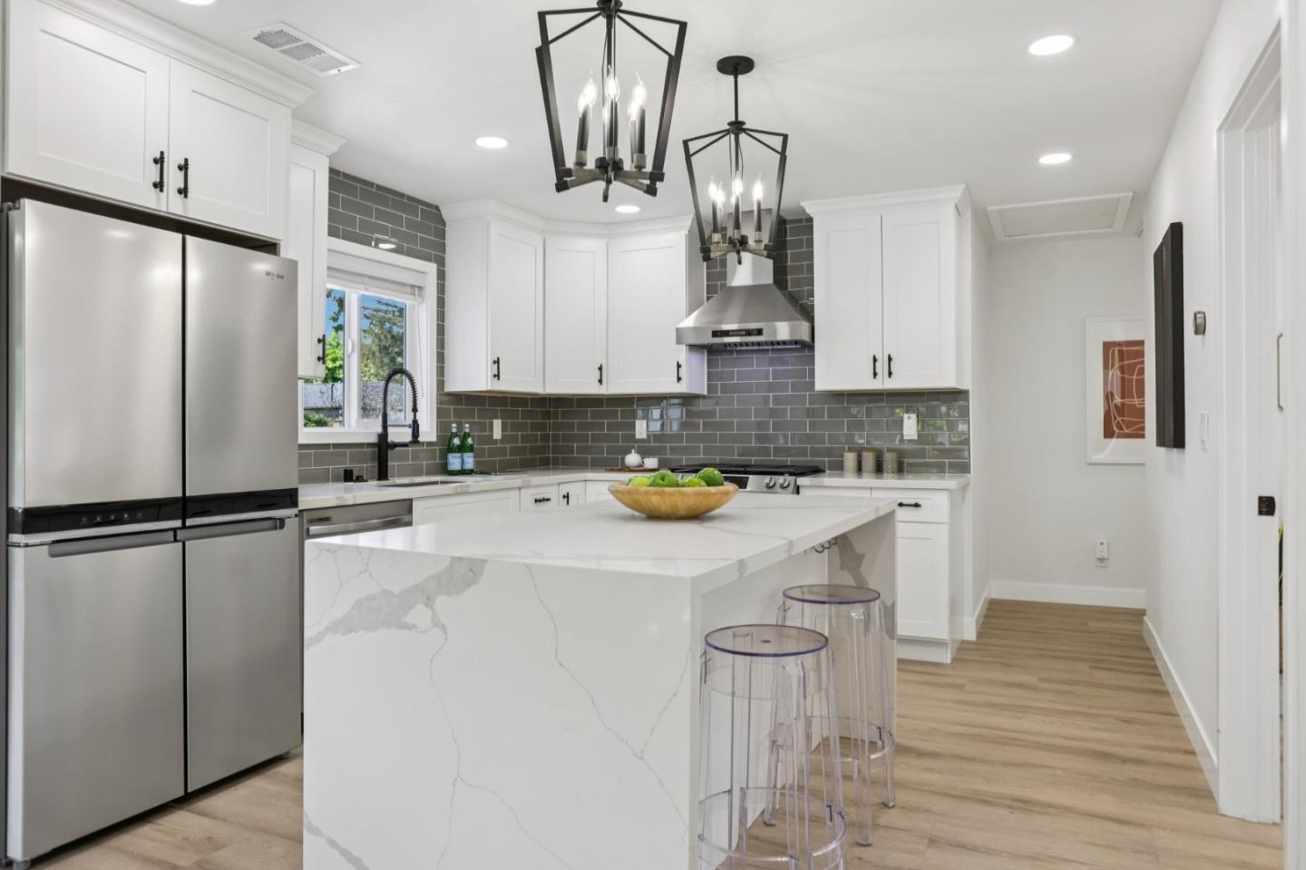 Detail Gallery Image 8 of 30 For 551 Newbridge St, Menlo Park,  CA 94025 - 3 Beds | 2 Baths