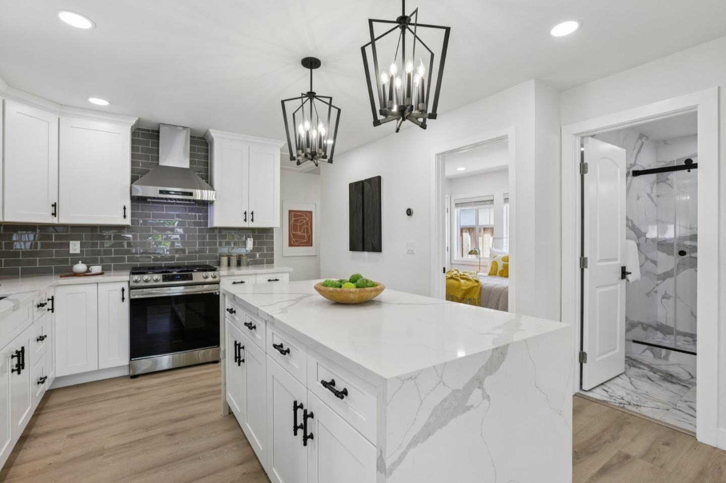 Detail Gallery Image 9 of 30 For 551 Newbridge St, Menlo Park,  CA 94025 - 3 Beds | 2 Baths