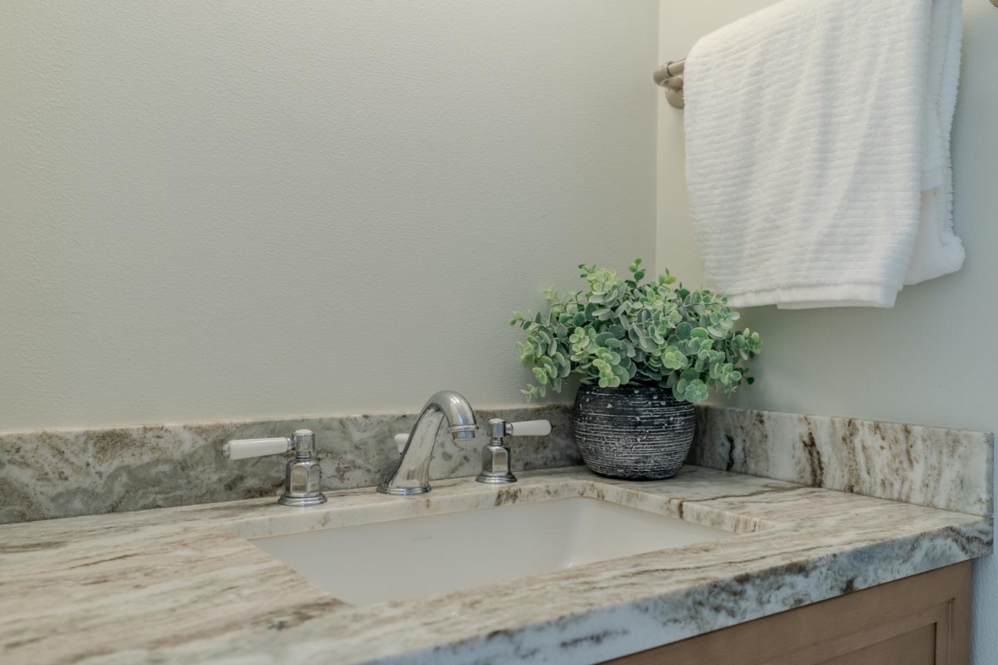 Detail Gallery Image 11 of 28 For 1041 Oddstad Blvd, Pacifica,  CA 94044 - 2 Beds | 1/1 Baths