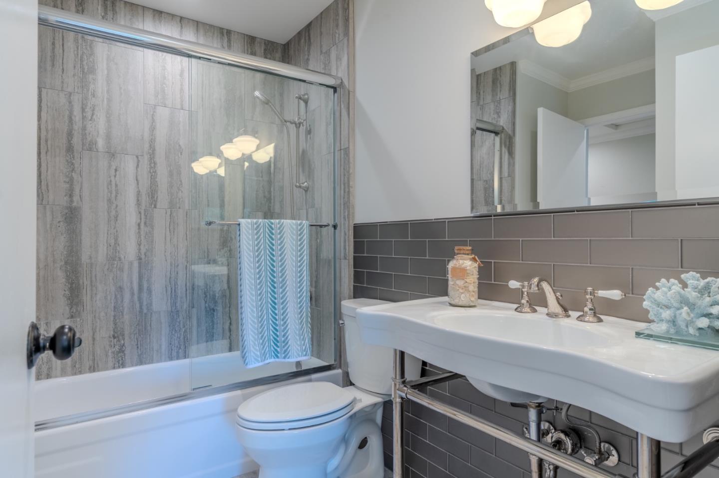 Detail Gallery Image 21 of 28 For 1041 Oddstad Blvd, Pacifica,  CA 94044 - 2 Beds | 1/1 Baths