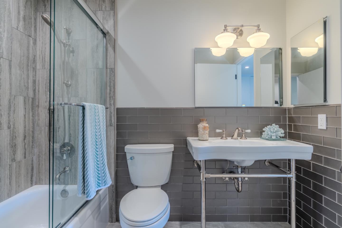 Detail Gallery Image 22 of 28 For 1041 Oddstad Blvd, Pacifica,  CA 94044 - 2 Beds | 1/1 Baths