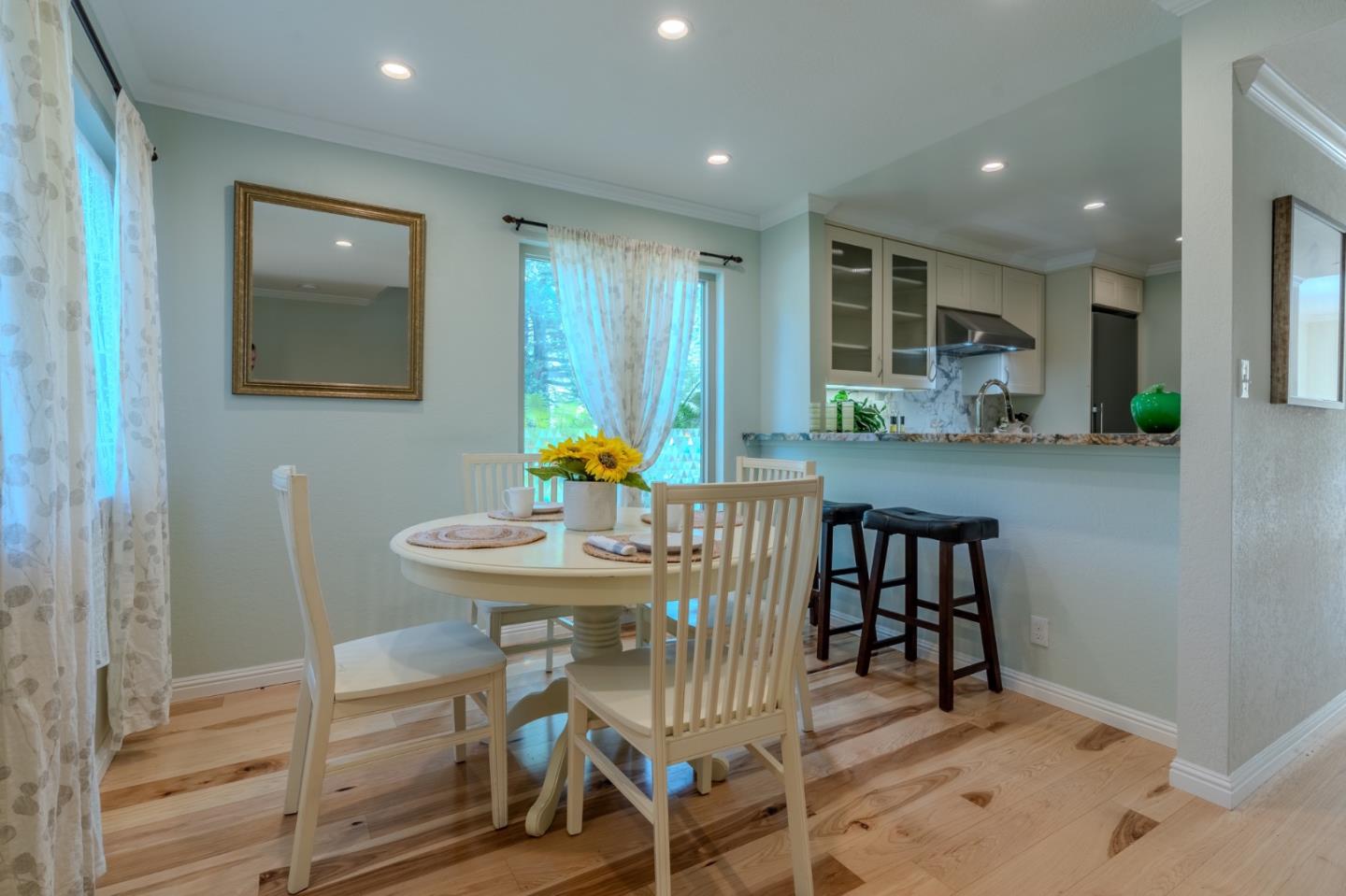 Detail Gallery Image 4 of 28 For 1041 Oddstad Blvd, Pacifica,  CA 94044 - 2 Beds | 1/1 Baths