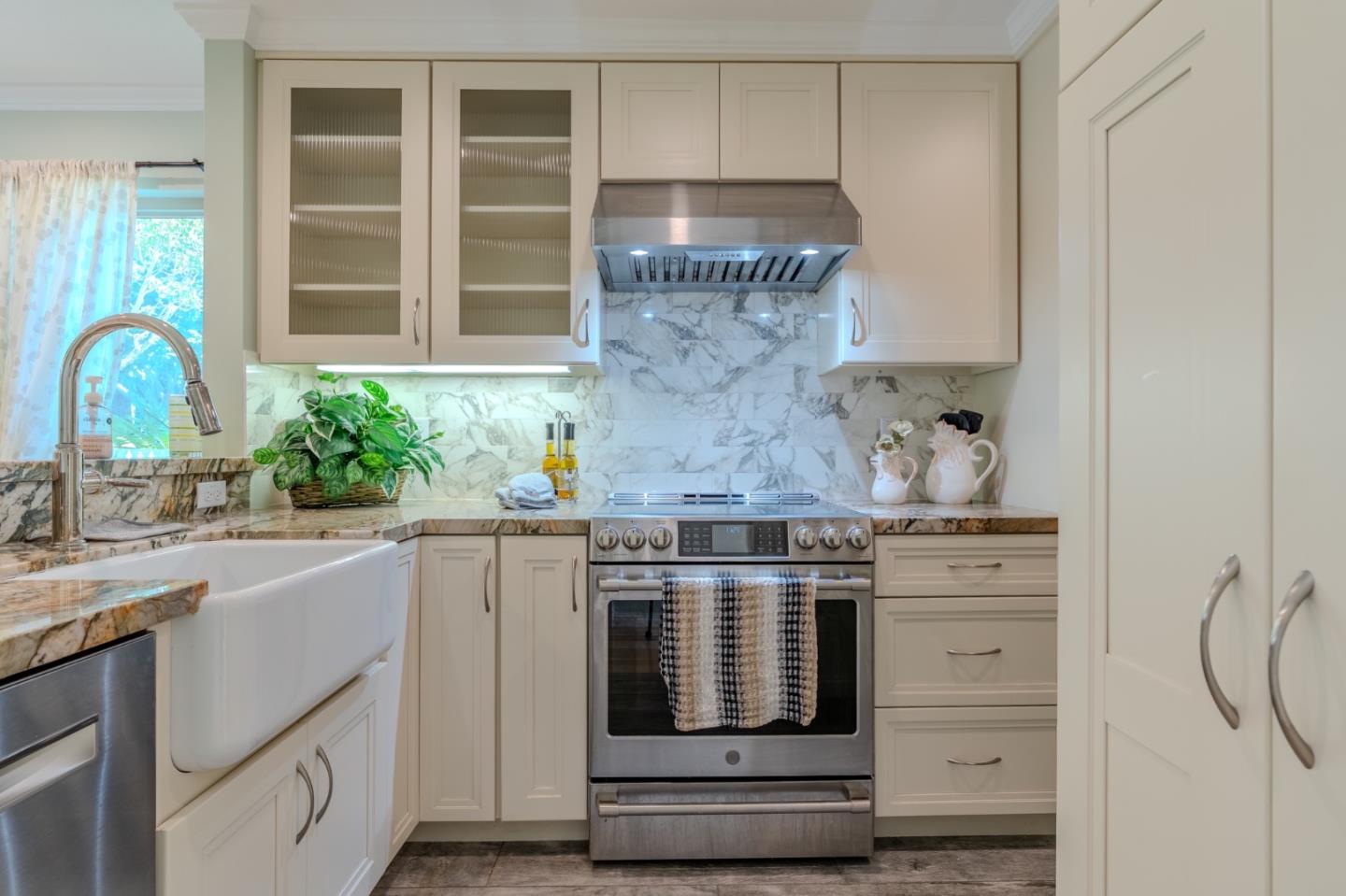 Detail Gallery Image 8 of 28 For 1041 Oddstad Blvd, Pacifica,  CA 94044 - 2 Beds | 1/1 Baths