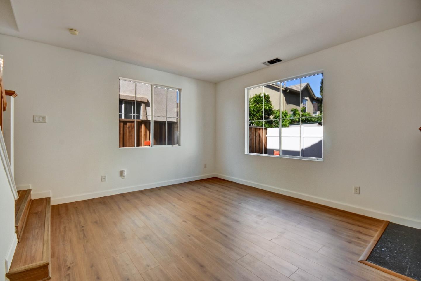 Detail Gallery Image 10 of 38 For 2287 Woodset Dr, San Jose,  CA 95116 - 3 Beds | 2/1 Baths