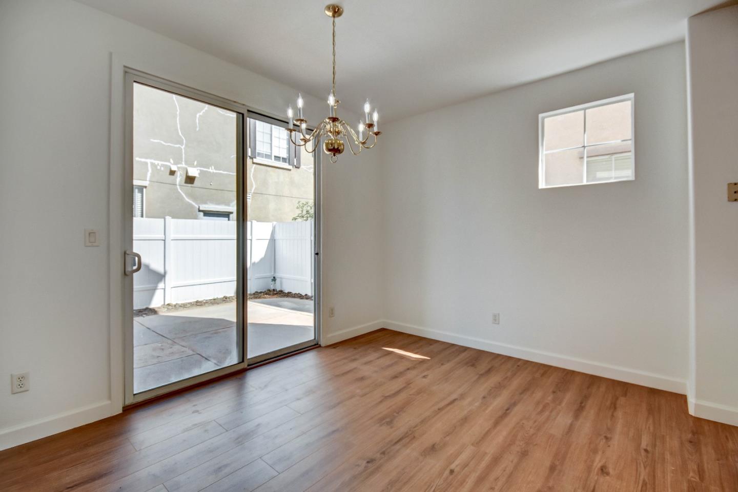 Detail Gallery Image 12 of 38 For 2287 Woodset Dr, San Jose,  CA 95116 - 3 Beds | 2/1 Baths