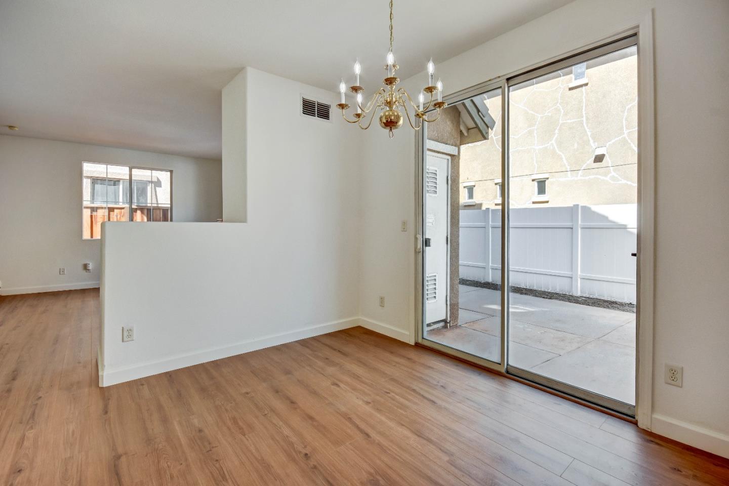 Detail Gallery Image 13 of 38 For 2287 Woodset Dr, San Jose,  CA 95116 - 3 Beds | 2/1 Baths