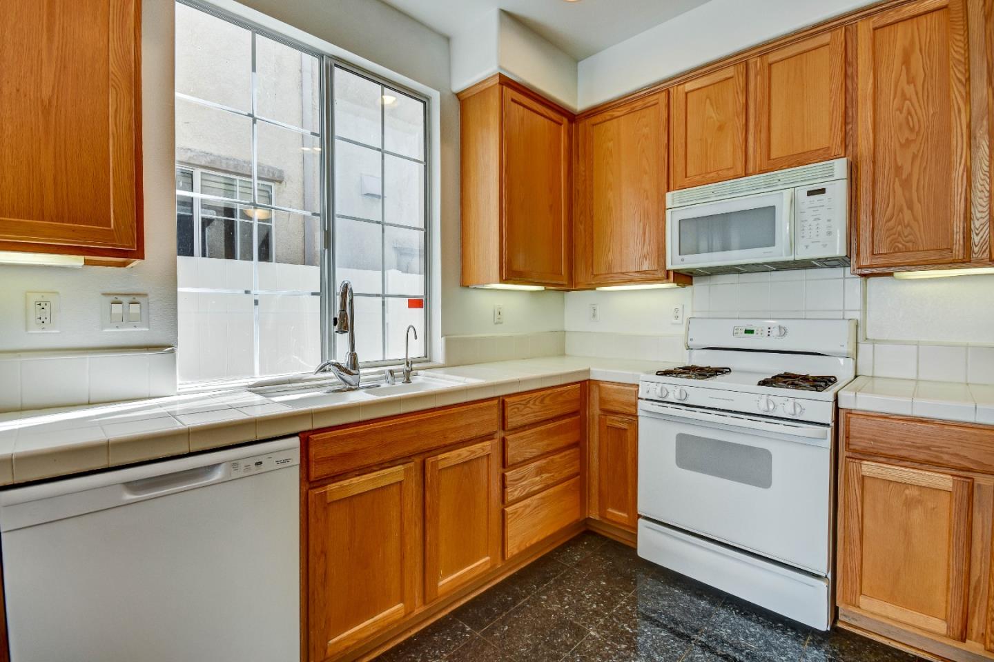 Detail Gallery Image 16 of 38 For 2287 Woodset Dr, San Jose,  CA 95116 - 3 Beds | 2/1 Baths