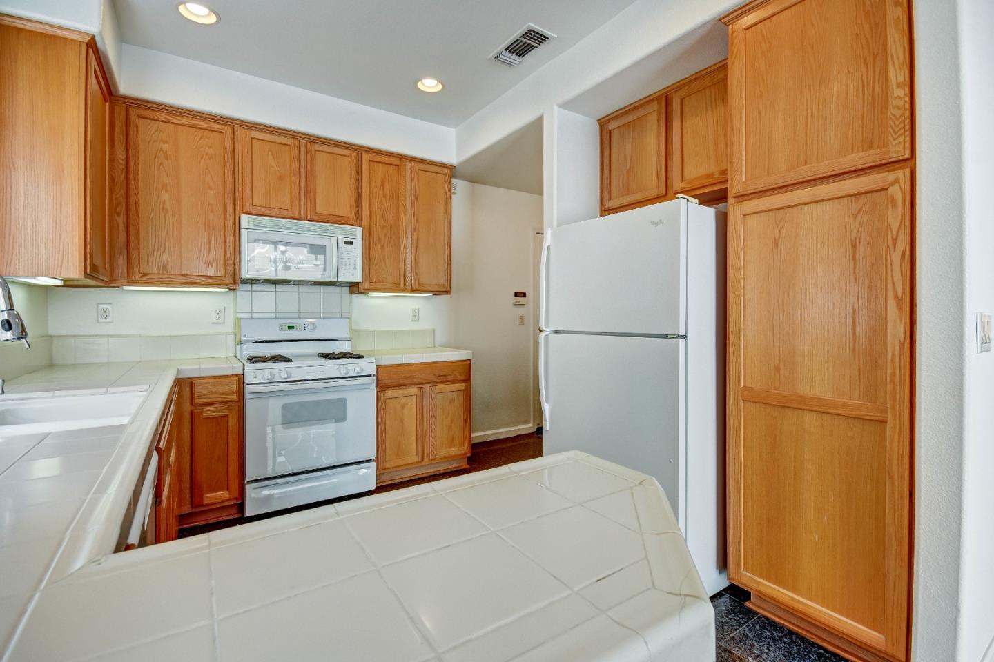 Detail Gallery Image 17 of 38 For 2287 Woodset Dr, San Jose,  CA 95116 - 3 Beds | 2/1 Baths