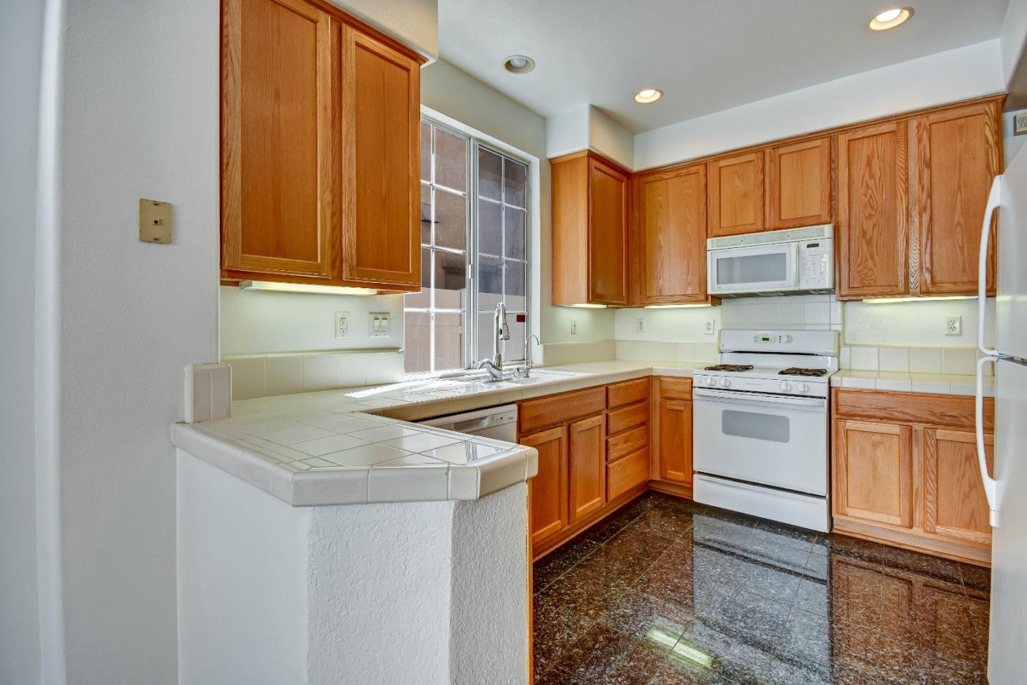 Detail Gallery Image 18 of 38 For 2287 Woodset Dr, San Jose,  CA 95116 - 3 Beds | 2/1 Baths