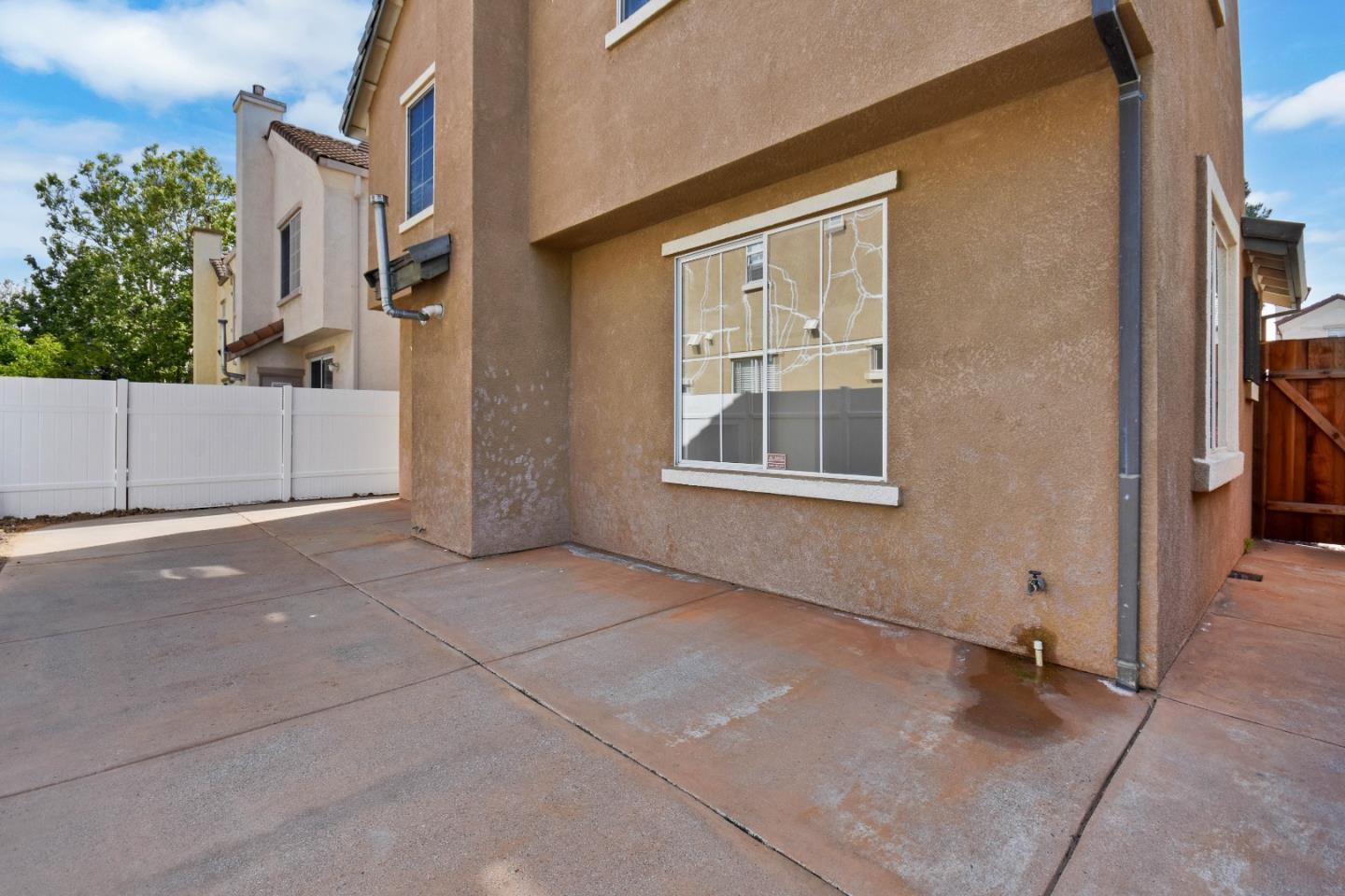 Detail Gallery Image 4 of 38 For 2287 Woodset Dr, San Jose,  CA 95116 - 3 Beds | 2/1 Baths