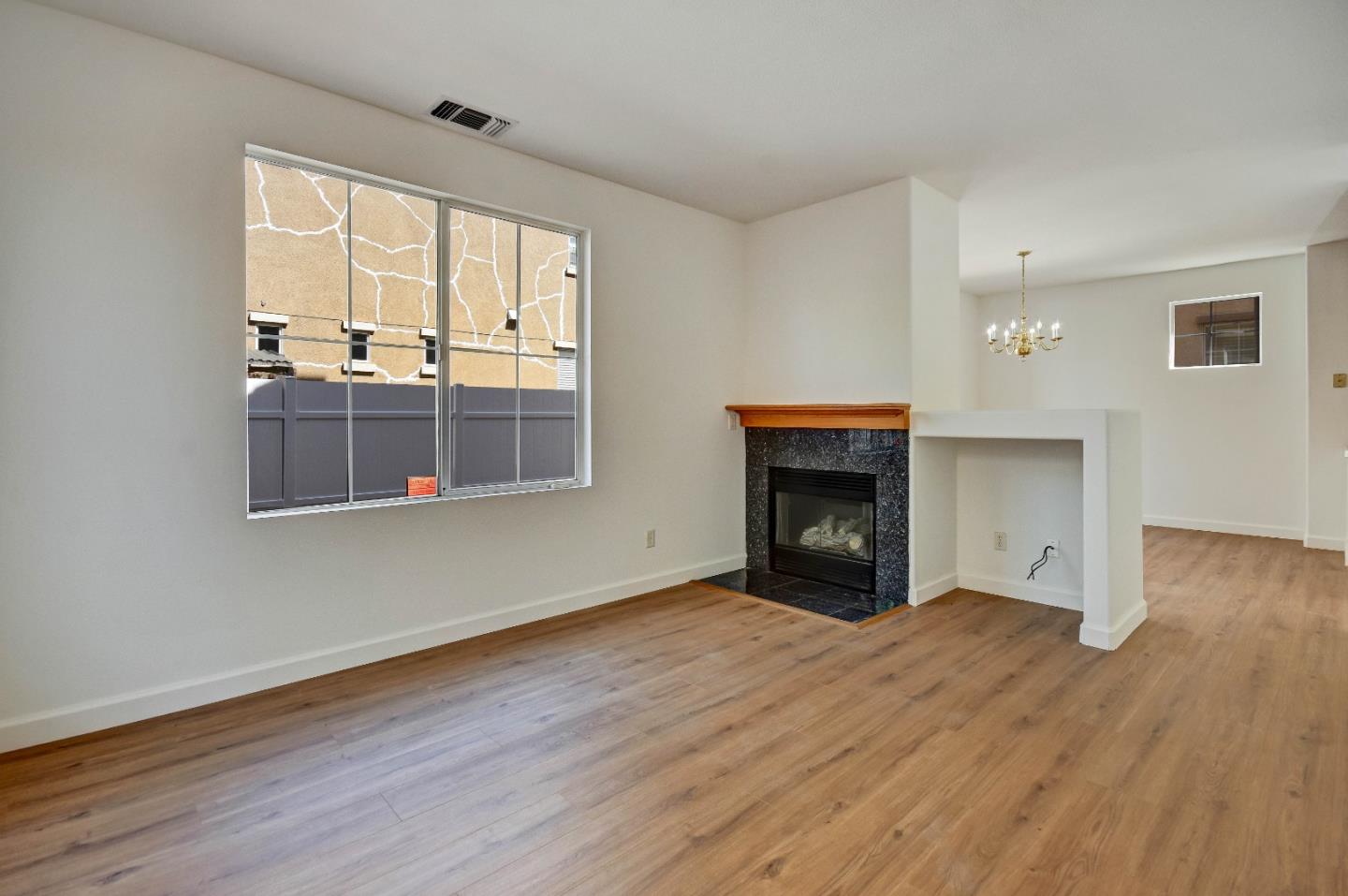 Detail Gallery Image 7 of 38 For 2287 Woodset Dr, San Jose,  CA 95116 - 3 Beds | 2/1 Baths