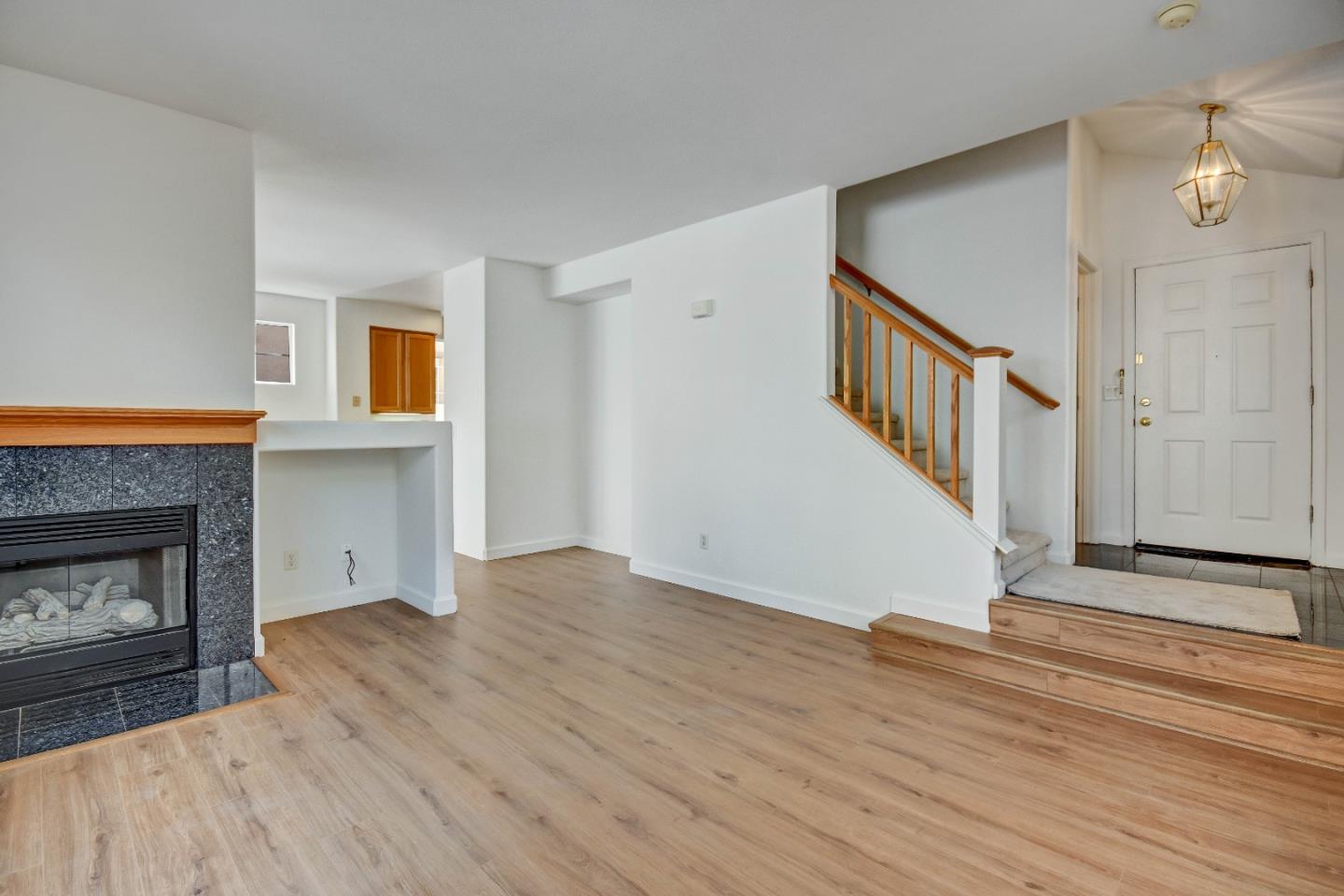 Detail Gallery Image 9 of 38 For 2287 Woodset Dr, San Jose,  CA 95116 - 3 Beds | 2/1 Baths