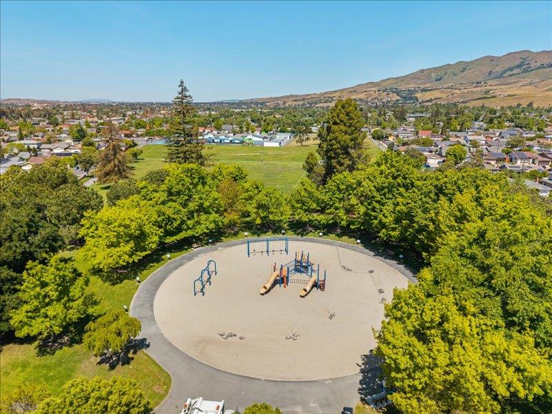 Detail Gallery Image 52 of 57 For 1371 Lassen Ave, Milpitas,  CA 95035 - 5 Beds | 2/1 Baths