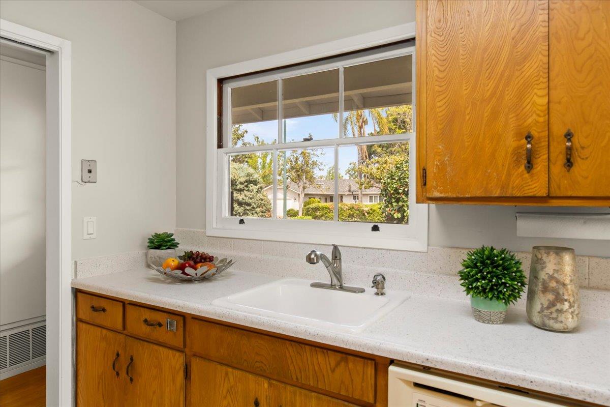 Detail Gallery Image 10 of 35 For 1515 Jasper Dr, Sunnyvale,  CA 94087 - 3 Beds | 2 Baths