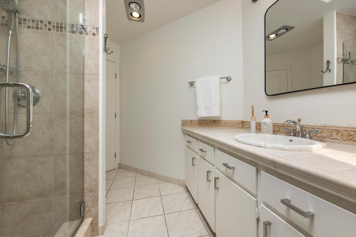 Detail Gallery Image 12 of 18 For 1135 Shoreline Dr, San Mateo,  CA 94404 - 2 Beds | 2 Baths